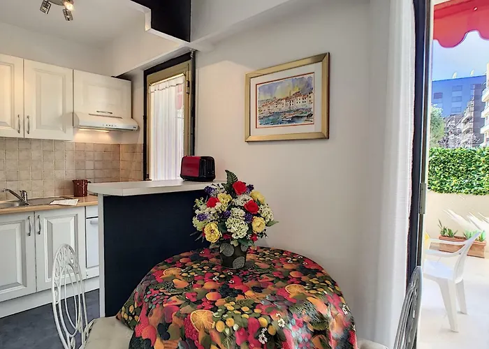 Nestor&jeeves - Le France Terrasse - - Very Close Sea *